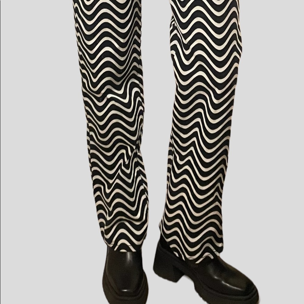 Black and white zig zag pants